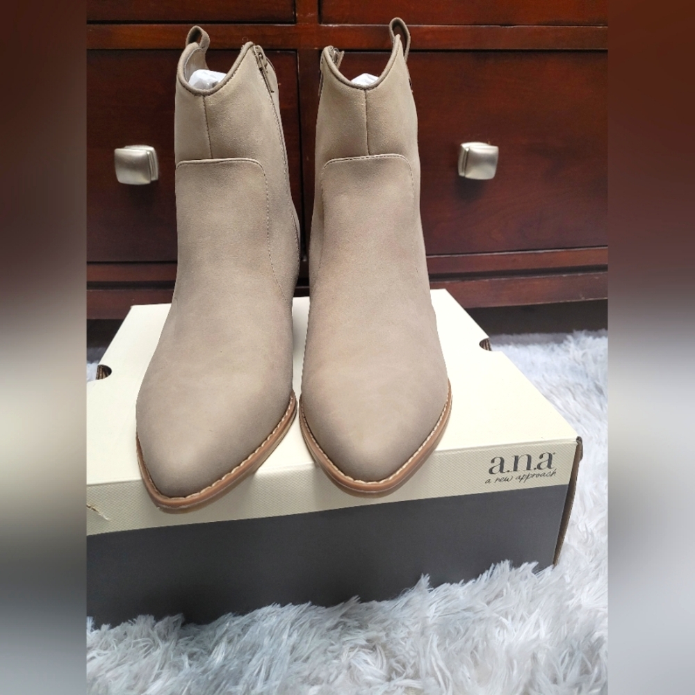 A.N.A boots